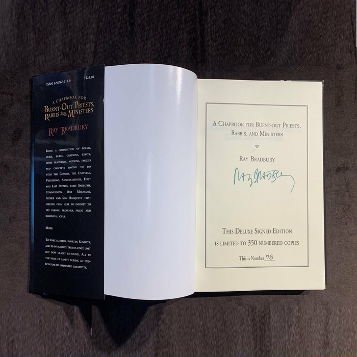 Книга «A Chapbook for Burnt-Out Priests, Rabbis, and Ministers» с автографом Рэя Брэдбери